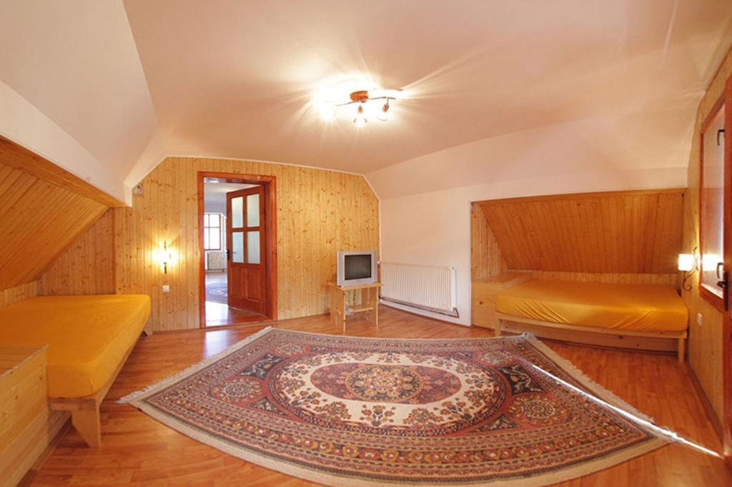 Pensiunea Flori De Camp Vatra Dornei Quarto foto